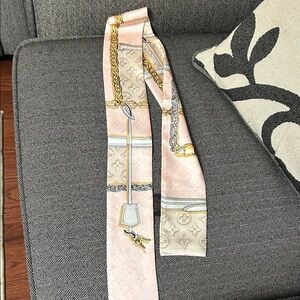 Elegant Pink and Gold Women's Scarf